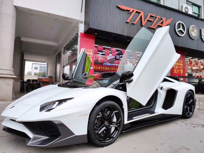 Lamborghini大牛改色?鉆石白改色膜施工案例